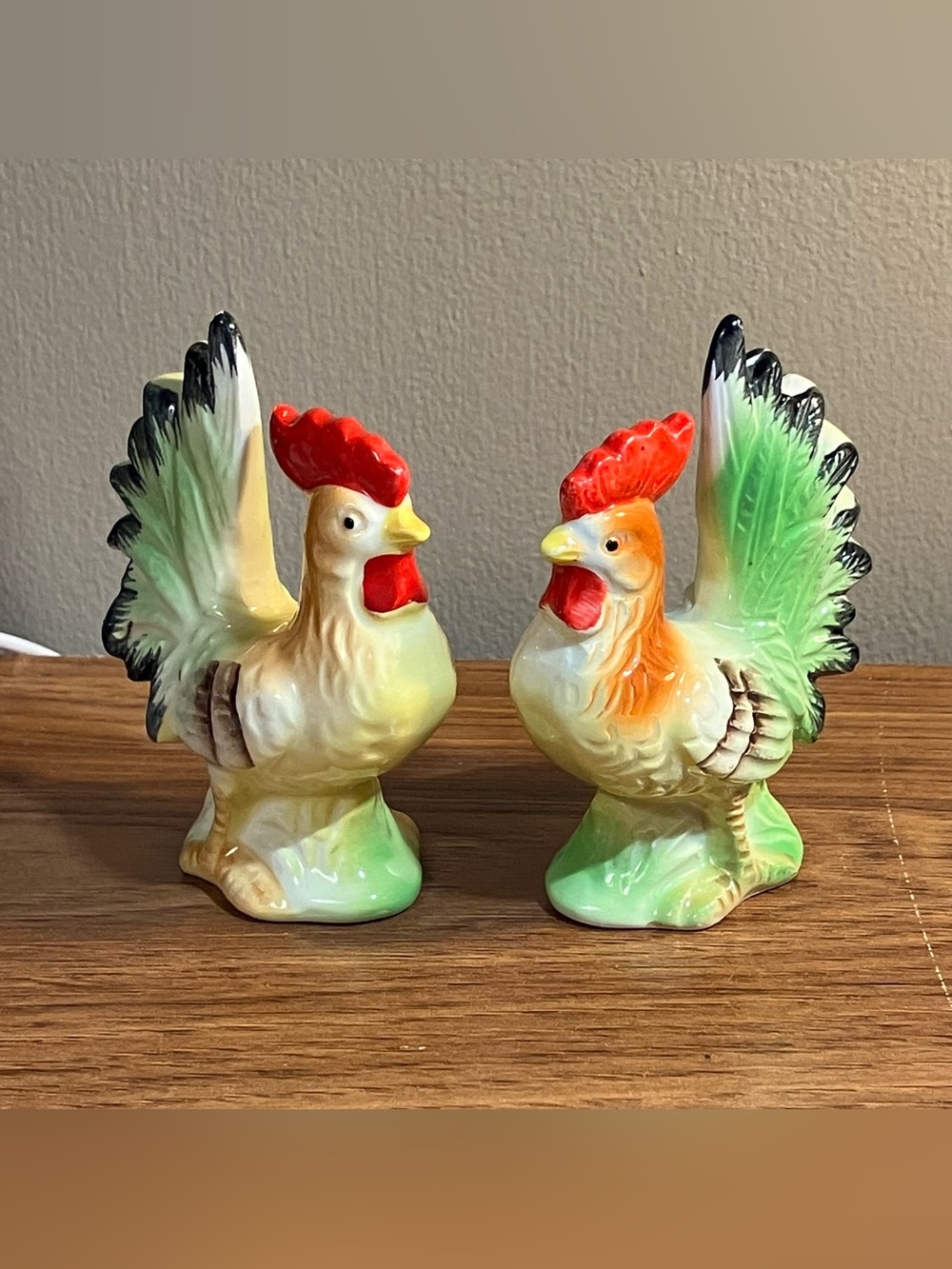 Vintage 50s 60s Japan Ceramic Rooster Salt & Pepper Shakers Colorful